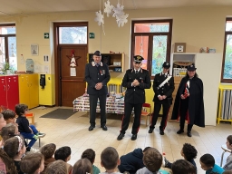 Arma in servizio e Anc insieme per consegna pacchi dono di Babbo Natale  ai bambini della Scuola Materna Comunale di Zevio